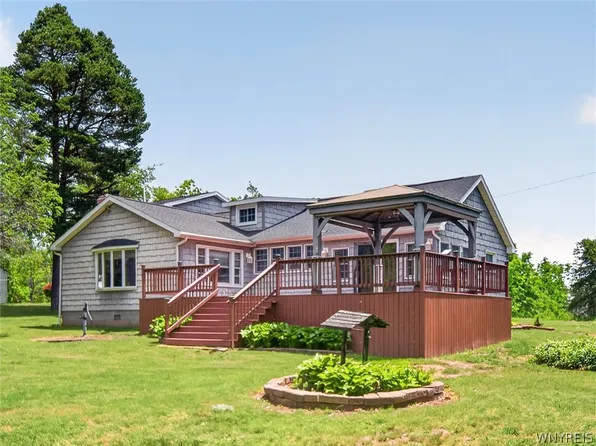 9 Tannery St, Waterport, NY 14571