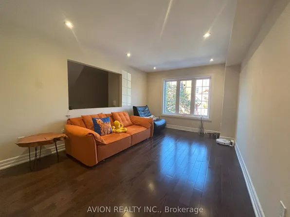 95 Weldrick Rd #37, Richmond Hill, ON L4C 0H6