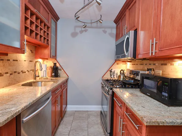 17-85 215th Street 9L image 3 of 25