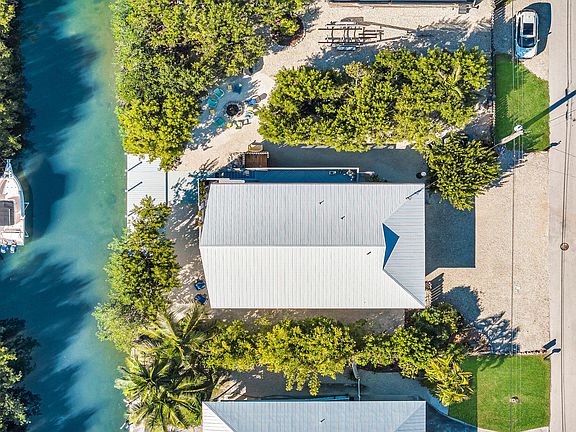 4th image of 27380 Barbados Ln