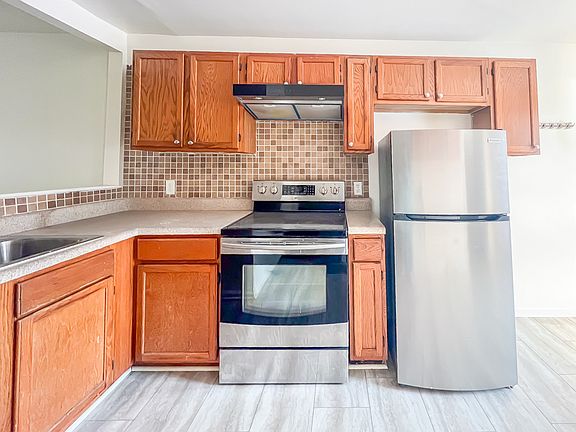 2nd image of 32 Fox Hill Dr