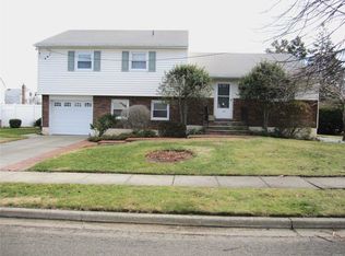 77 Massapequa Ave, Massapequa, NY 11758