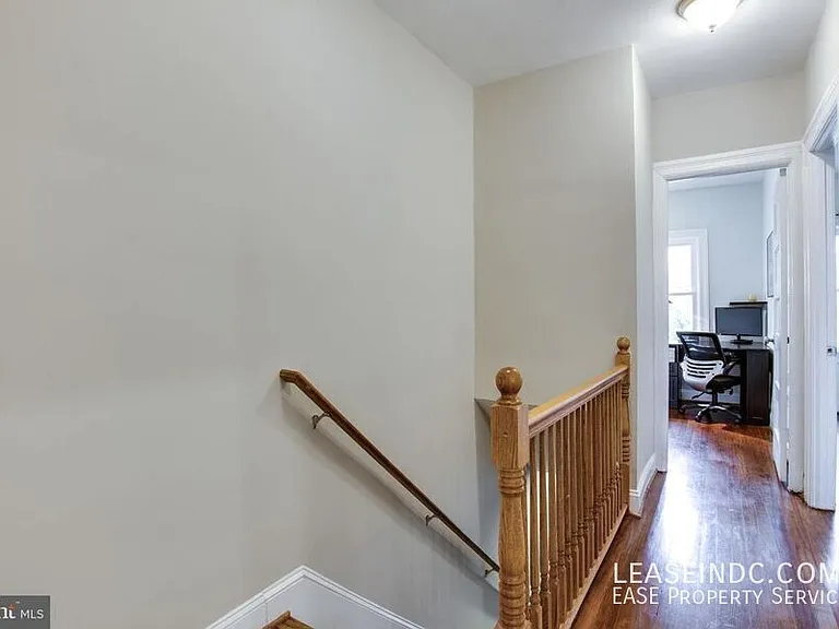 1414 Oak St NW — Photo 16