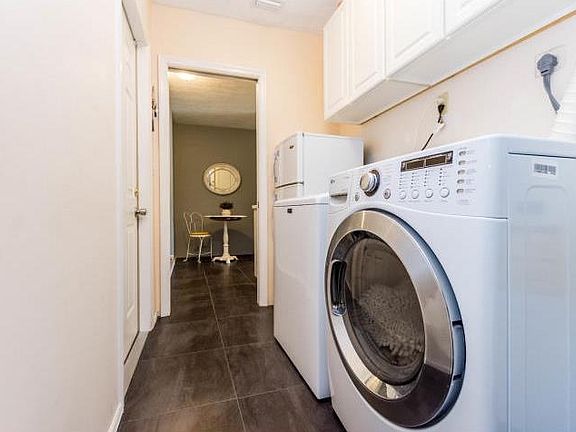 5th image of 2620 NE 52nd Ct