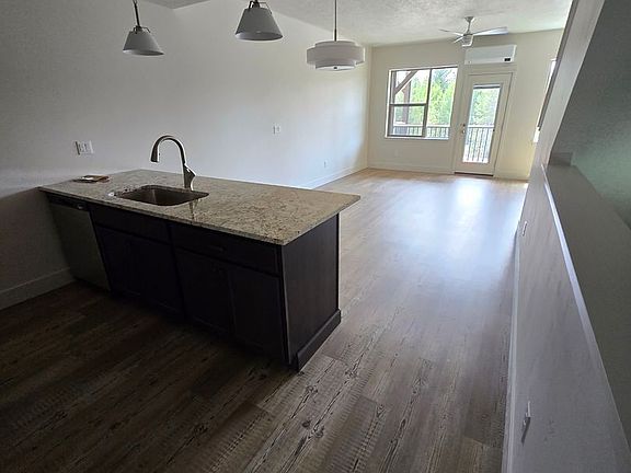 5th image of 208 Broken Pine Ln