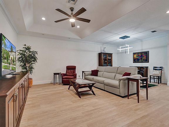 4th image of 350 NE 7th Avenue #350