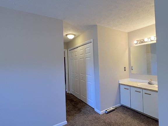 5th image of 1018 Wood Creek Dr APT 9