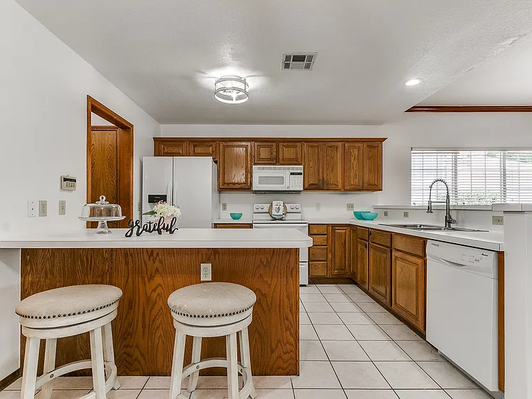6439 Masons Dr — Photo 27
