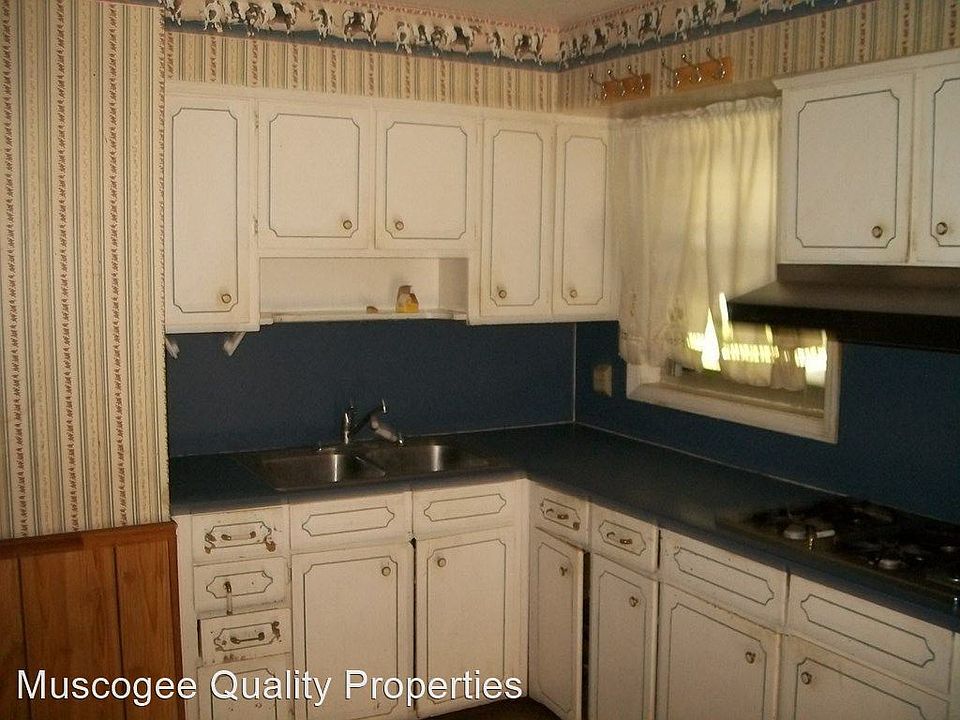 2nd image of 4933 Bruning St