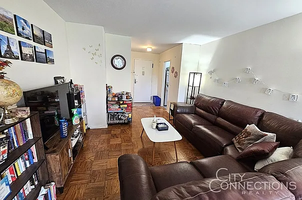 Rented by City Connections Realty | media 5