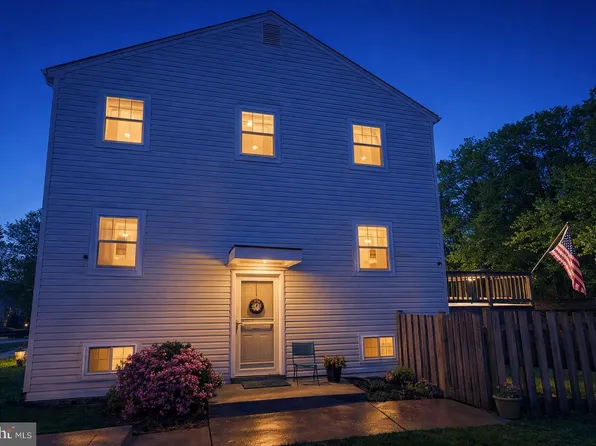 5526 Hollins Ln, Burke, VA 22015
