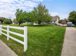 918 W Ryan Rd, Grain Valley, MO 64029