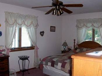2nd image of 524 Mary Knoll Ln