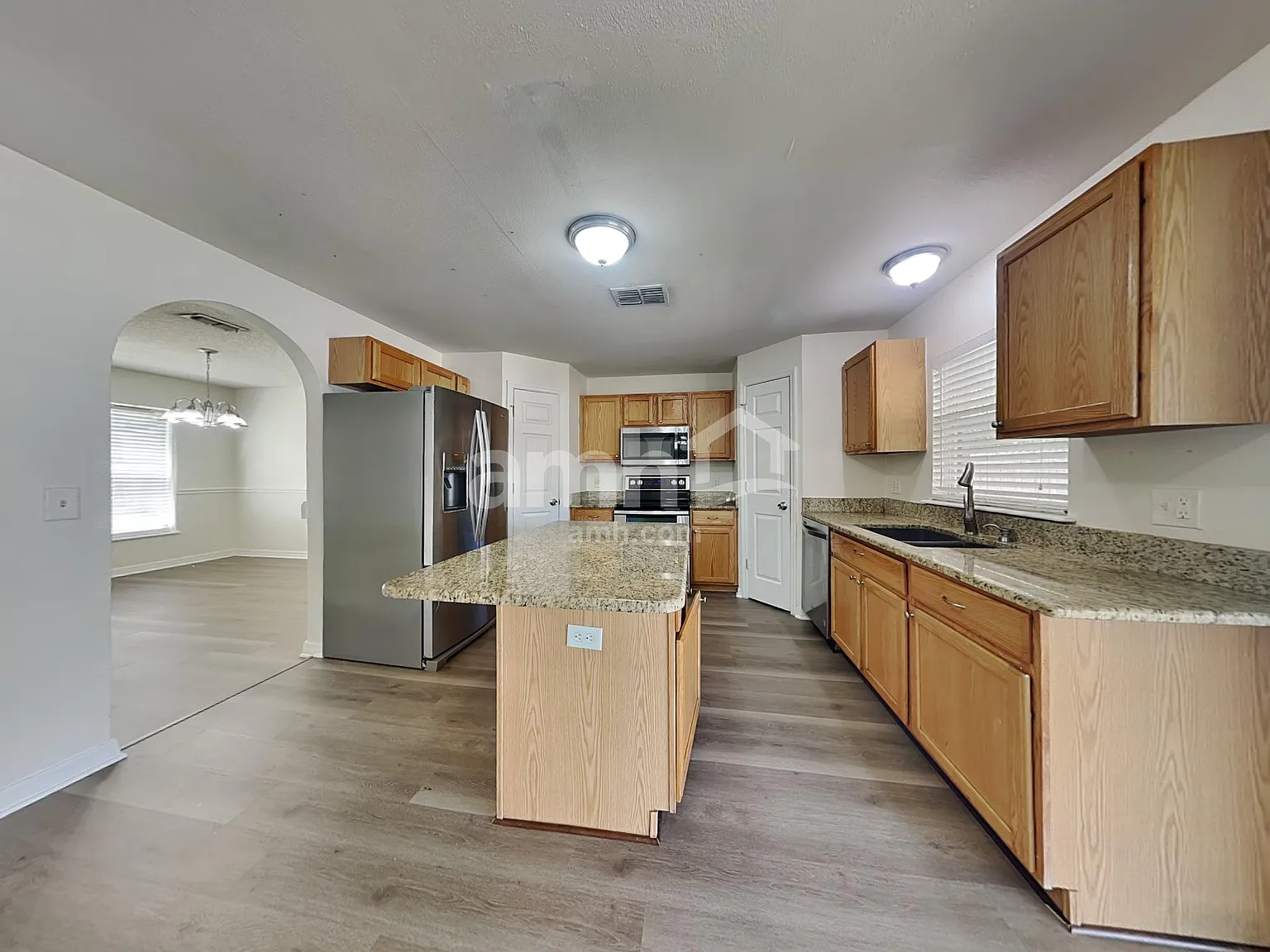 4 bed, 2.5 bath, 2200 sqft, $2,480 — Photo 3