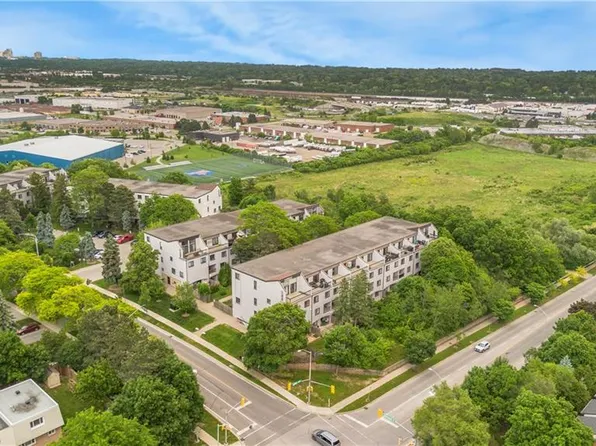 1016 Falgarwood Dr #42, Oakville, ON L6H 2P5