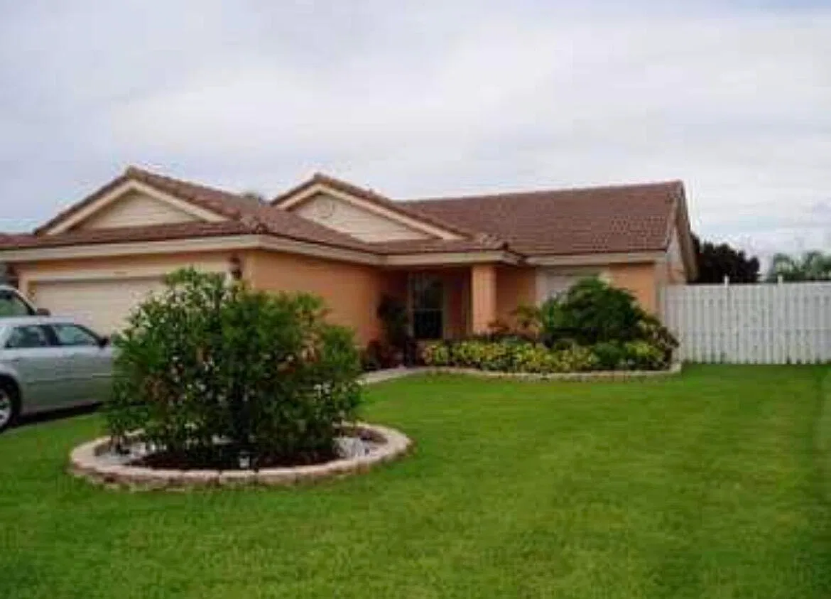 3 bed, 2.0 bath, 1328 sqft, $1,500 — Photo 2