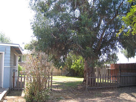 1682 - entrance to private backyard