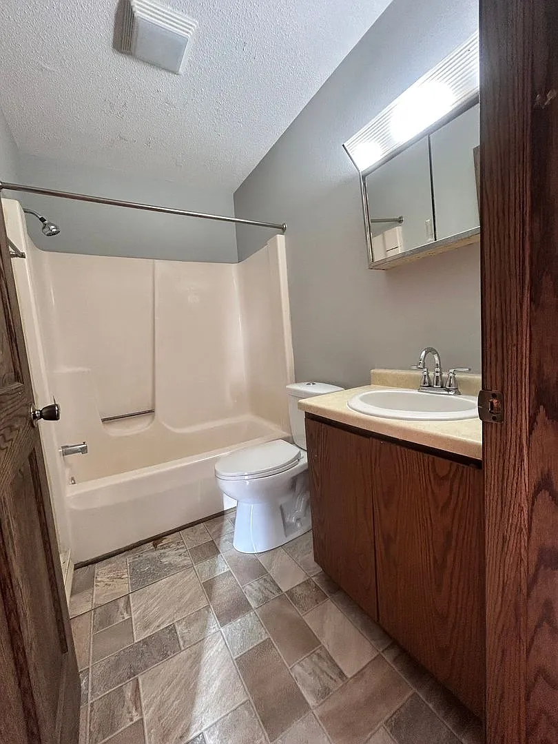 1055 Imperial Circle — Photo 4