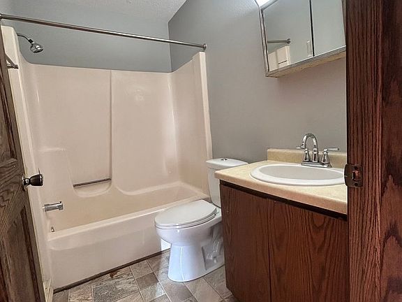 4th image of 1055 Imperial Cir #6