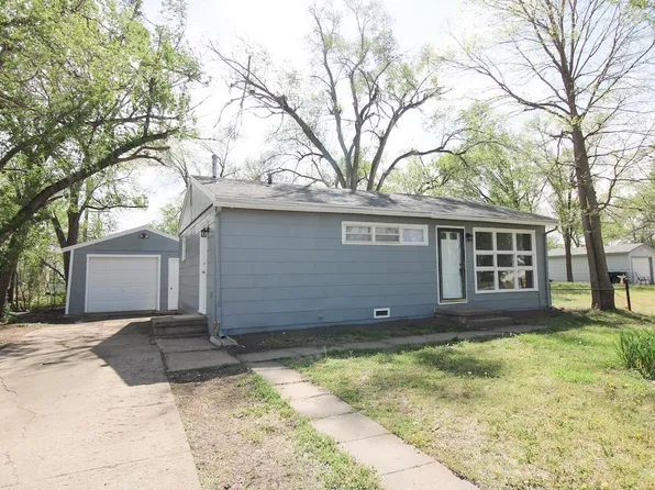 611 Viemont Ave, Salina, KS 67401