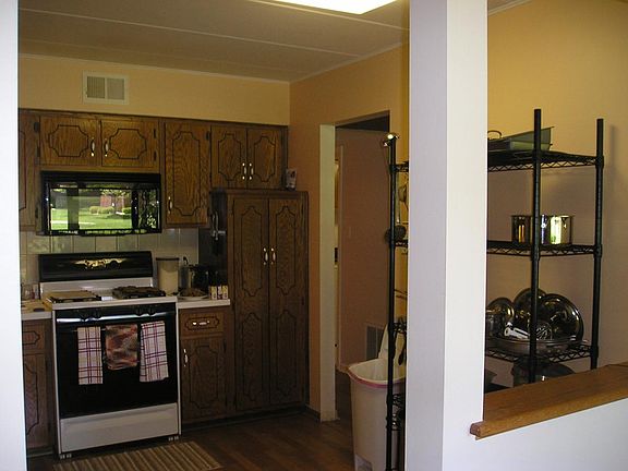 5th image of 8834 W 140th St
