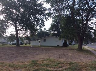 512 S 4th St, Breese, IL 62230
