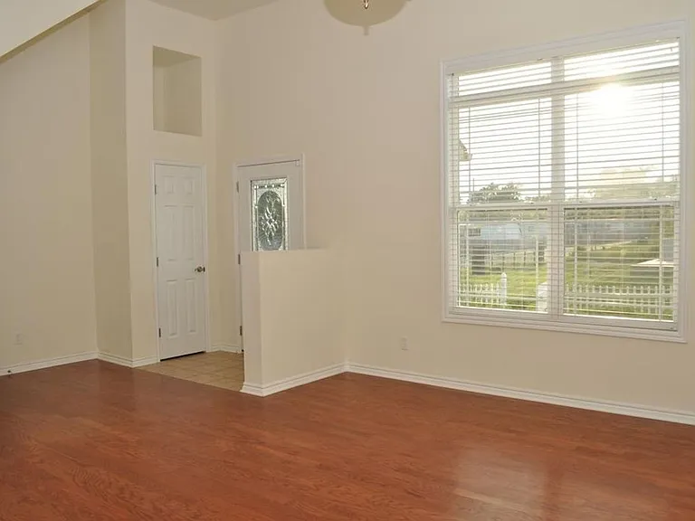53 Fuller Cir — Photo 3