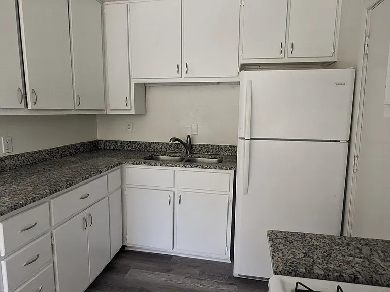 227 Bay St NW — Photo 6