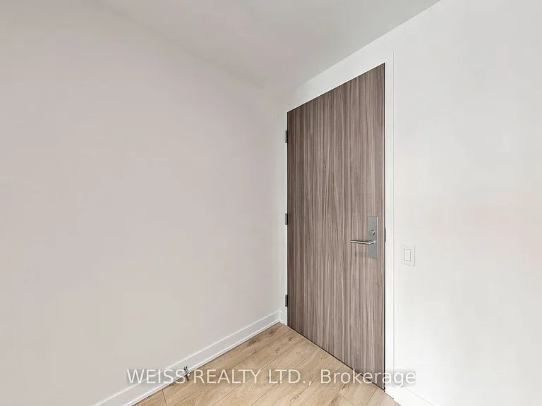 185 Roehampton Ave #520 — Photo 28