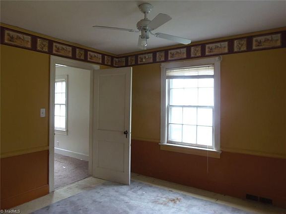 5th image of 4005 Peterson Ave