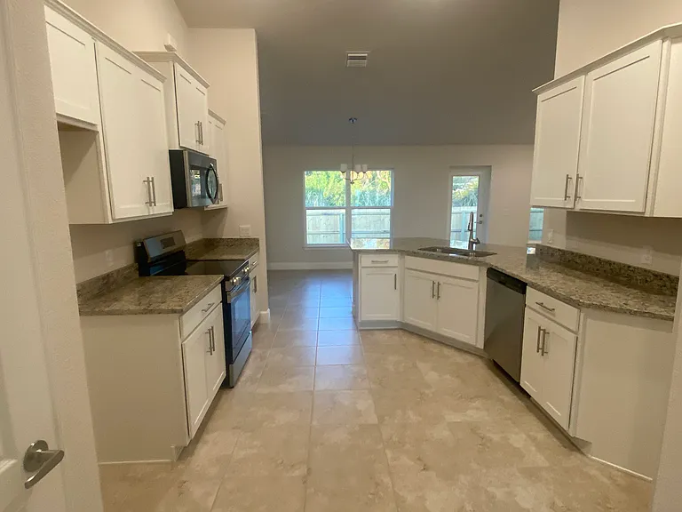 2593 Englewood Rd — Photo 5