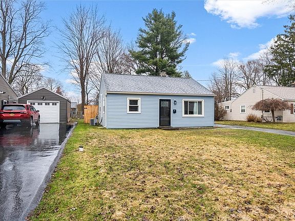 4th image of 27 Waterbury Dr