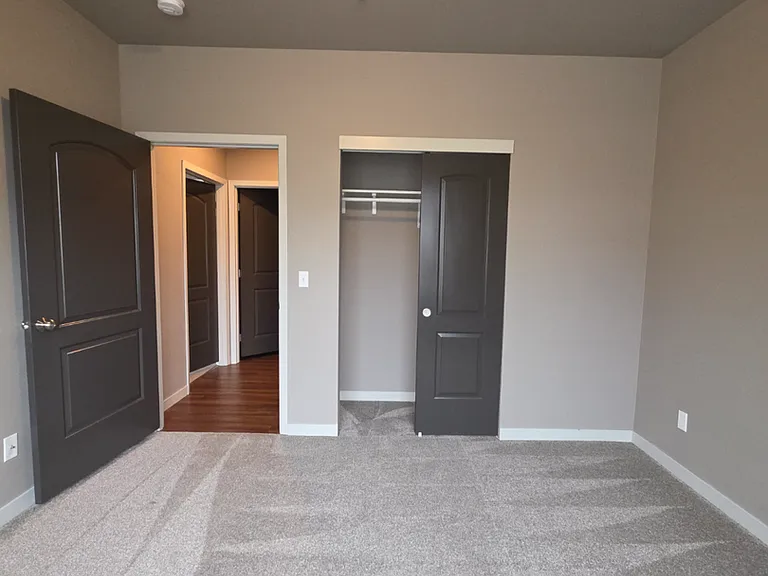 185 SW Silverstar Ln — Photo 5