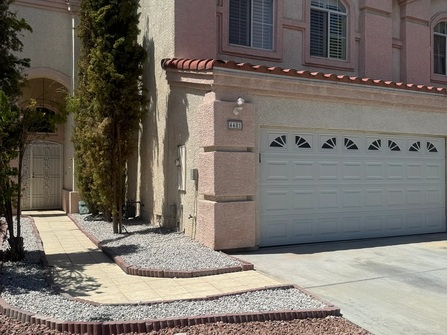 3 bed, 2.5 bath, 1705 sqft, $2,400 — Photo 2