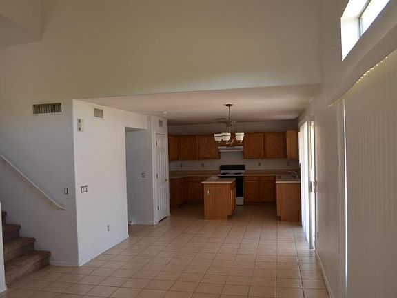 4th image of 15886 W Cottonwood St