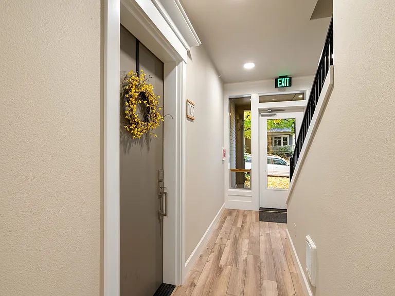 1805 SE Madison St #102 — Photo 18