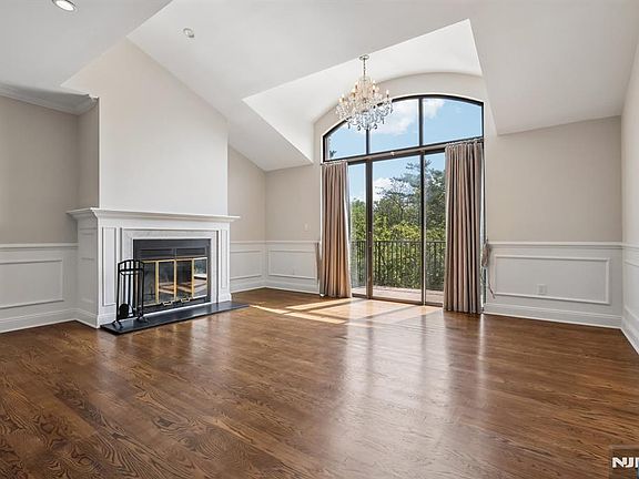 2nd image of 10 Wadsworth Court