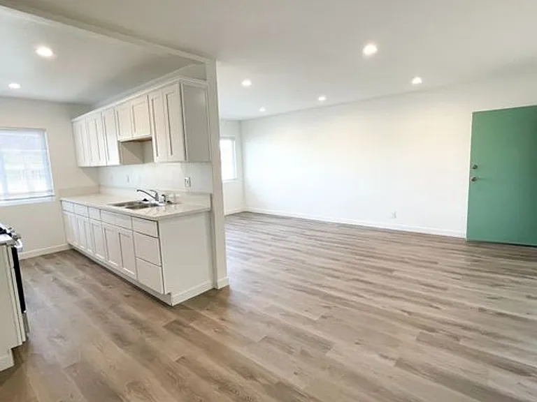 4800 August St #19 — Photo 4