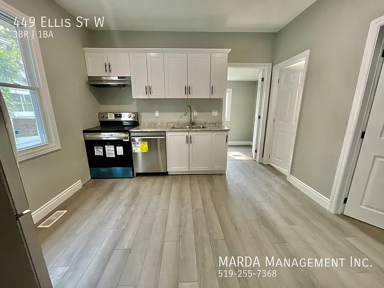 449 Ellis St W — Photo 5