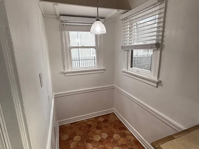 1173 S Norton Ave — Photo 21