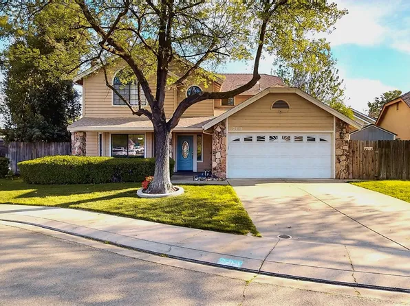 2712 River Valley Cir, Modesto, CA 95351