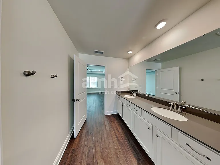630 Rivermist Dr — Photo 17