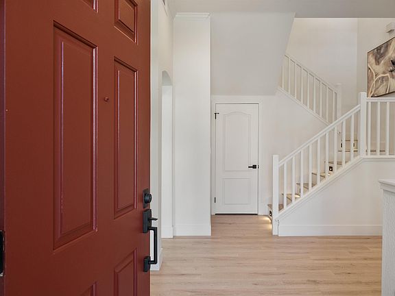 4th image of 5740 Belleza Dr