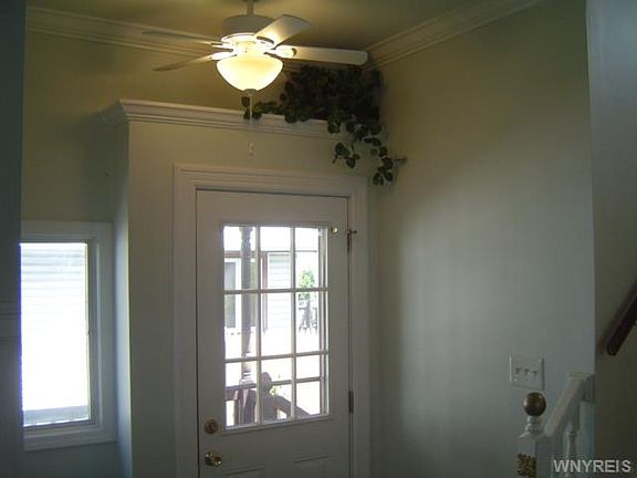 5th image of 395 Wheatfield St