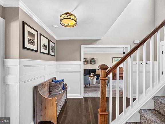 4th image of 1110 Cotswold Ln