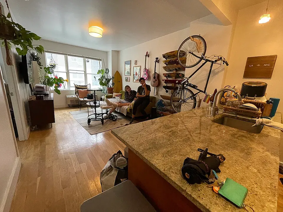 156 Hope St #5B
