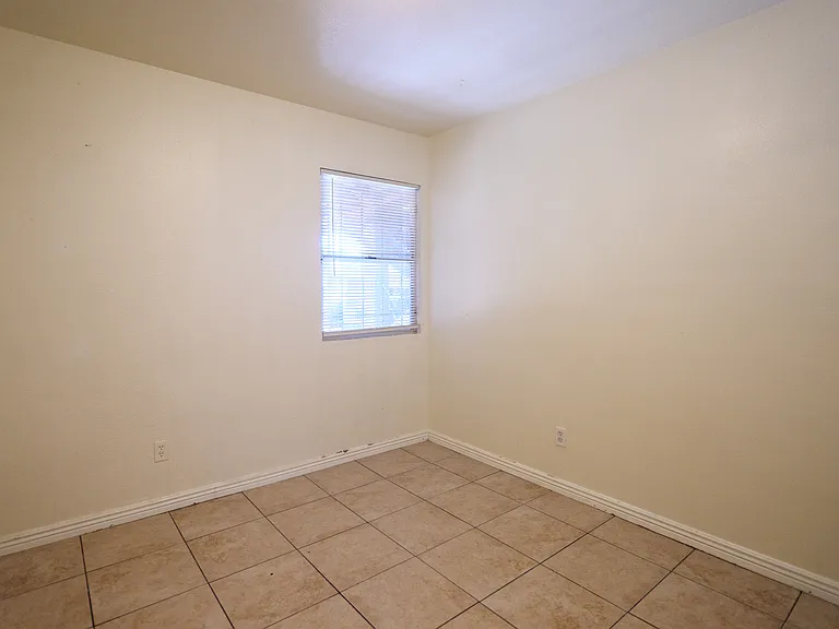 603 E Jacinto St — Photo 8