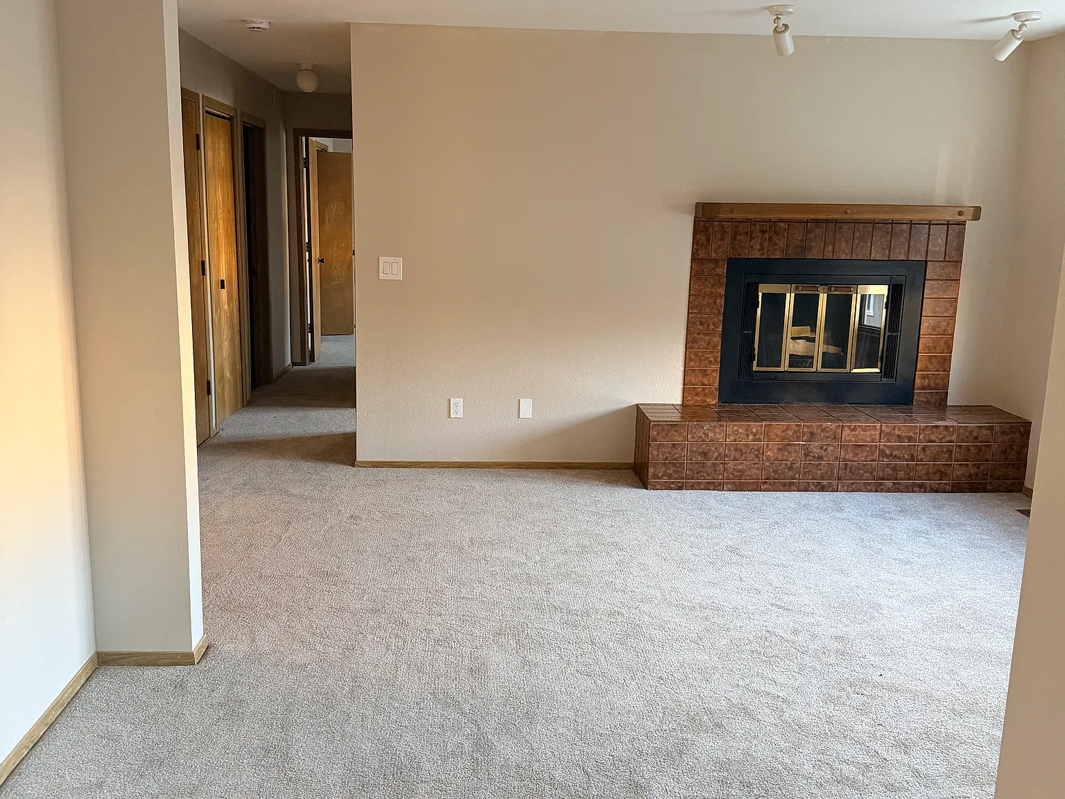 2 bed, $1,900 — Photo 3