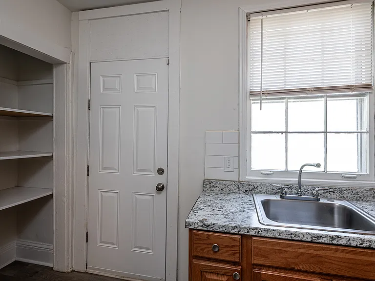 406 Paines Ave NW — Photo 3