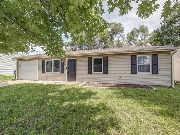 1112 E 27th St, Lawrence, KS 66046